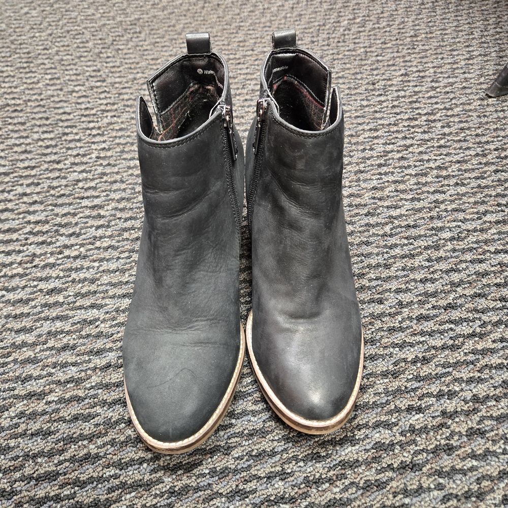 Blondo Norma Waterproof Booties Black Nubuck Leather Round Toe Notched Ankle